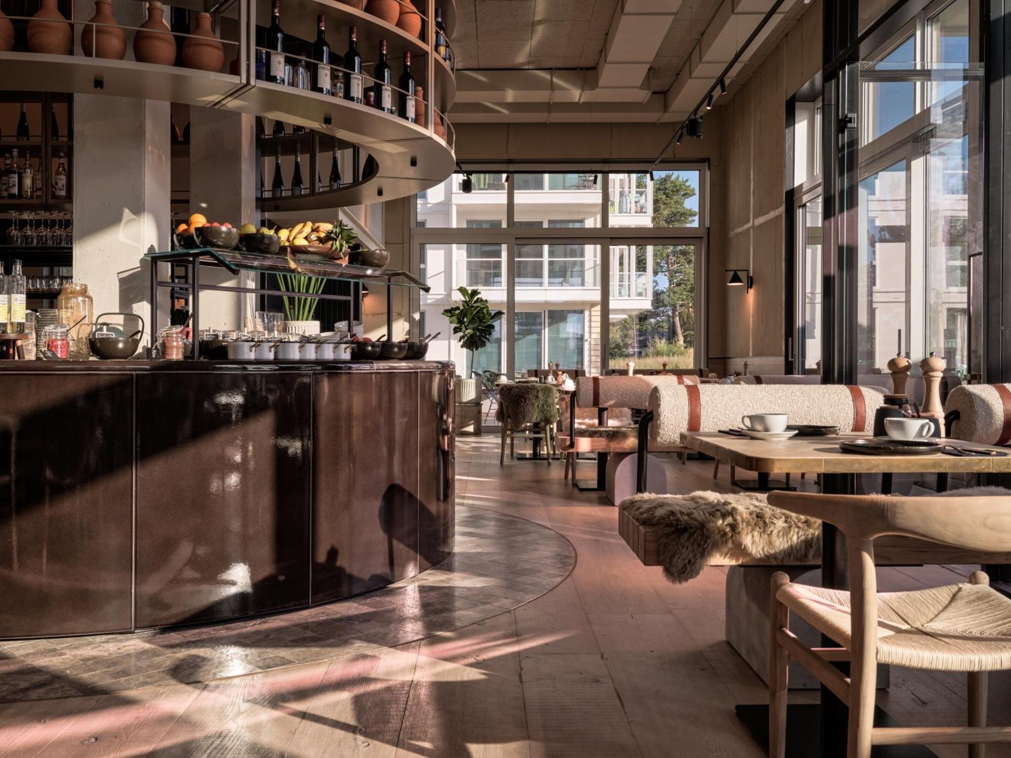 The Breeze Aparthotel Heringsdorf  Bagian luar foto Interior of the restaurant