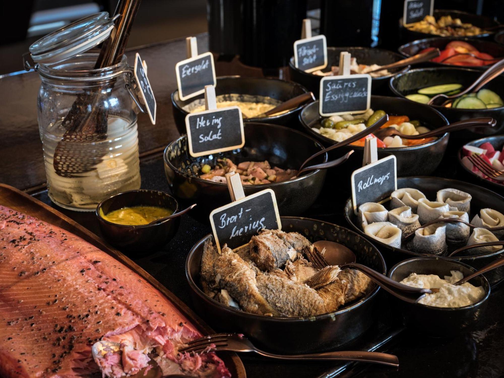 The Breeze Aparthotel Heringsdorf  Bagian luar foto A salad bar