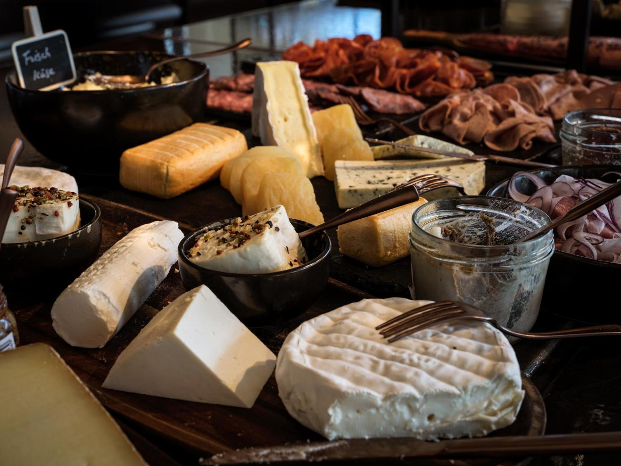 The Breeze Aparthotel Heringsdorf  Bagian luar foto Cheese platter